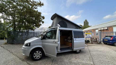 Vino – 4 berth Volkswagen T5 Hillside Camper conversion 2015