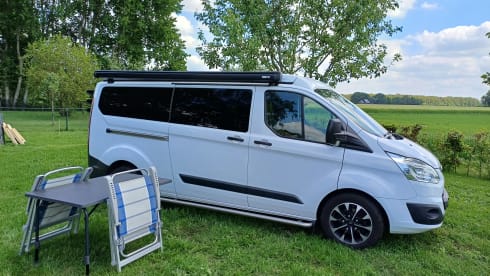 Ford-Campingbus für 4 Personen, Baujahr 2026