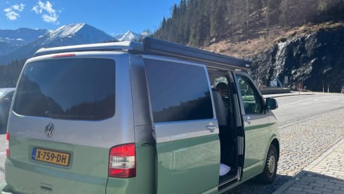 “Pomme” – 4p Volkswagen bus from 2023