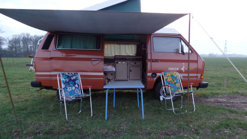 Choco! – Chocolate! Retro holiday bus for the ultimate road trip!