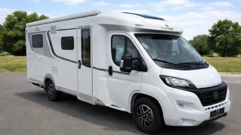 LMC 662 – LMC 9-speed automatic 3-person Length 6.95 m Year 2021