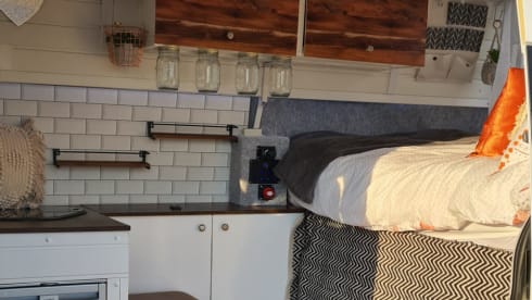 Mr Explorer – Unique 4 berth (2 adults/ 2 children) medium wheel base transit conversion