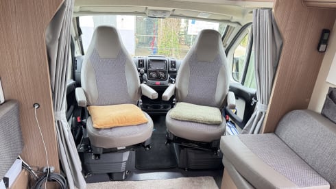 Camper FIER – Spacious 2/3 person Camper (Carado T447) from 2018 with standing height 2.08m