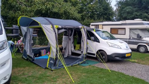 Ecamper – E-motorhome Nissan ENV200 Electric compact bus camper for 2 persons