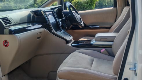 Leo – Toyota Alphard Hybrid Automatic Campervan 