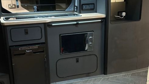 Roma – Superb 4 berth Vauxhall Vivaro campervan LWB