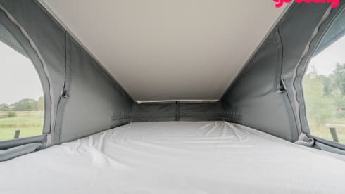 Hymer CrossOver with sleeping roof 4p. 