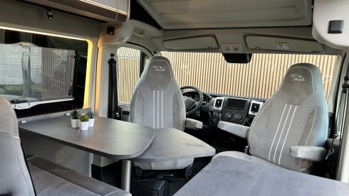 Pössl Summit Shine 640 3P – Brand new spacious campervan (2024)