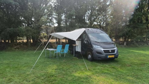 Dolf – luxury Fiat bus camper, fits in all parking spaces 