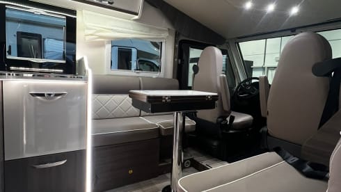 Mobilynn – Splinternieuwe McLouis Carat integraal 870 (4p)