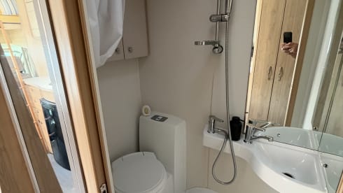Our Molly – 6 berth Peugeot alcove from 2015