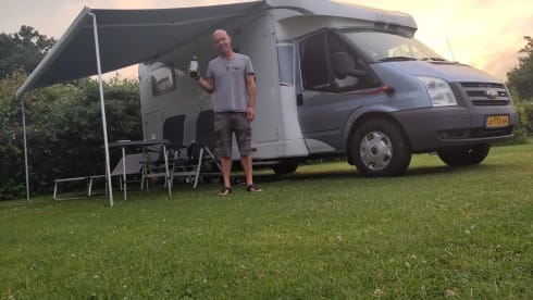 2/4 person corado Ford transit t337
