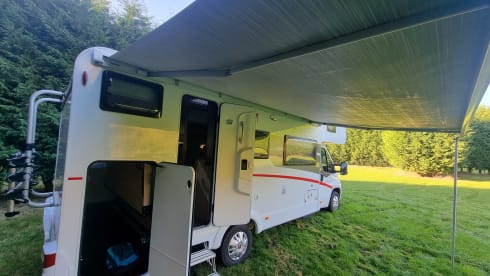 Sunlight – Luxury 6 berth Sunlight A72 ~ 6 seatbelts ~ 8 seats ~ HUGE SPEC