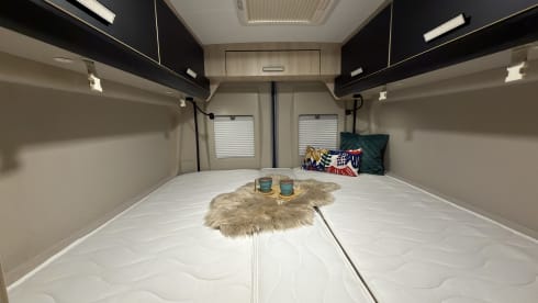 Making Memories 14 – 2024 Chausson V697 buscamper uit 2025 Automaat, Off Grid, Lengte bedden,