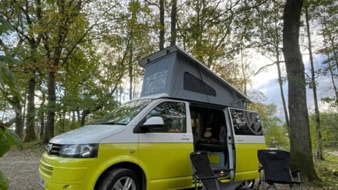 Daisy – 4 berth Volkswagen Camper Van (newly converted 2022)