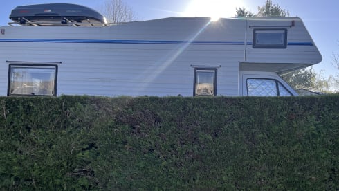 Big Bertha – 4 berth Mercedes-Benz semi-integrated from 1998