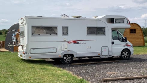 The Family Fun-Mobile – Camper completamente fuori rete / Famiglia 6 posti letto [3 zone notte separate,