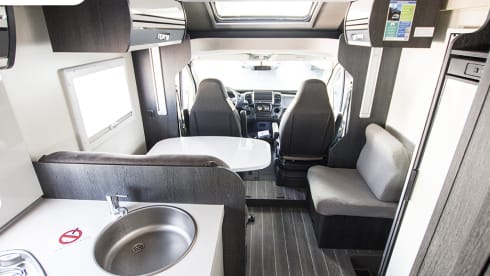 Kronos 265TL – Roller Team Kronos 265TL 4-seater semi-integrated camper - 6.45 m.