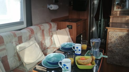 Highland Hamish – 2 berth Renault LWB High roof van 