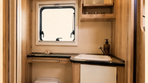 Harry – Camper lussuoso e spazioso, modello 2021 | ideale per 4-5 persone