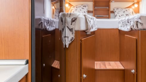 Liedje – Hymer Exsis-i with 2x AIRCO