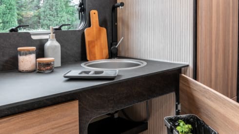 Queen I – 6p Rimor alcove from 2025