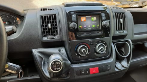 La Route Nouvelle  – Minibus Peugeot 2 places de 2016