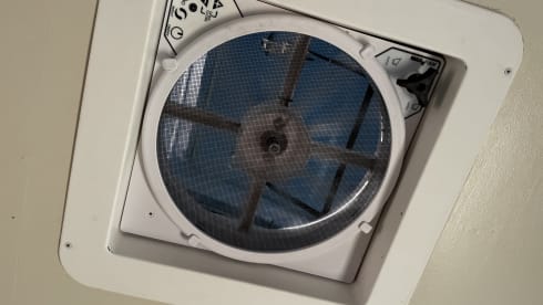 Claudia Sprintervan – 2 Berth Off Grid Sprinter Campervan