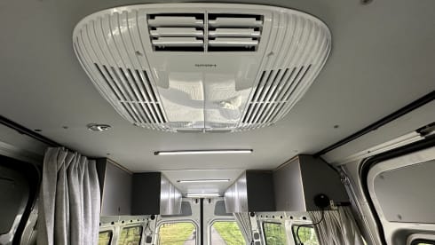 Bertus – Mercedes Sprinter 519CDI 3.0 V6 (191 hp) Automatic Bus Camper – B driving license –