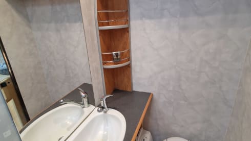 Nice spacious Fiat Ducato 2.8Tdi with all amenities 