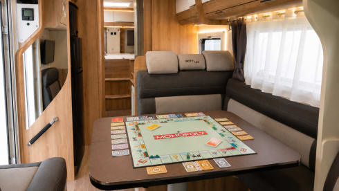 Harry – Camper lussuoso e spazioso, modello 2021 | ideale per 4-5 persone