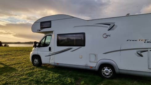 Family camper with 3-person bunk bed (6 persons)