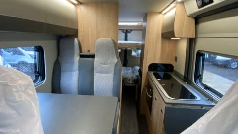 V669SE – 4 berth Auto-Trail V669SE campervan automatic new in 2024