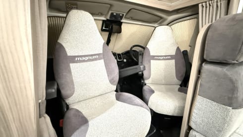 Sunset Bloom 🌅🌸 – Sunset Bloom 🌅🌺 un magnifique camping-car 6 places pour le plaisir et l'aventure