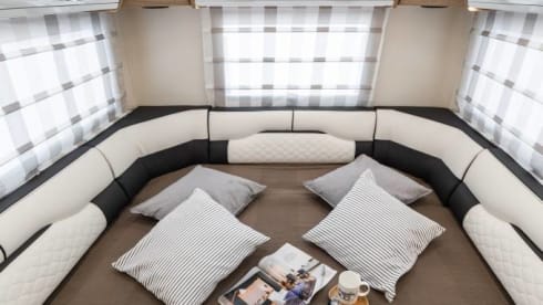 Roller Team 747 – 6 Berth Roller Team 747