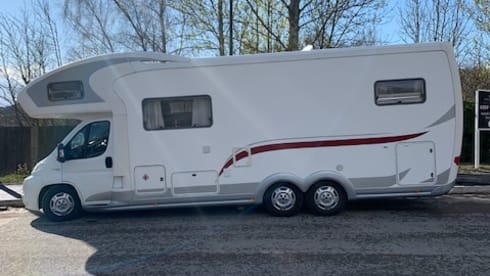 Harlie – 6 berth Euramobil Activa 820 HS 3.0L tag axle 