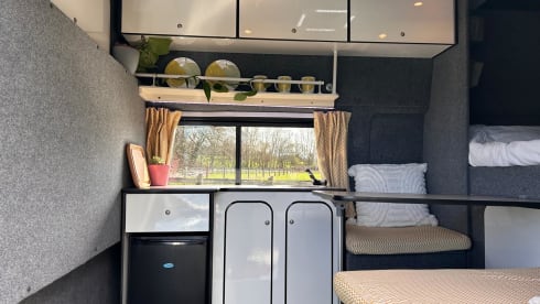 Freddie – 2-persoons campervan die volledig zelfvoorzienend is.