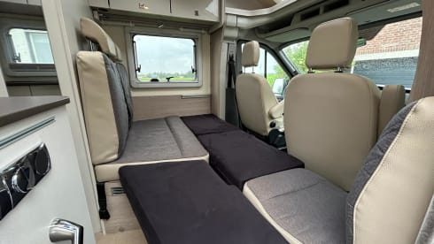AUTOMATIC 4-seater Ford Bürstner Lineo 2023