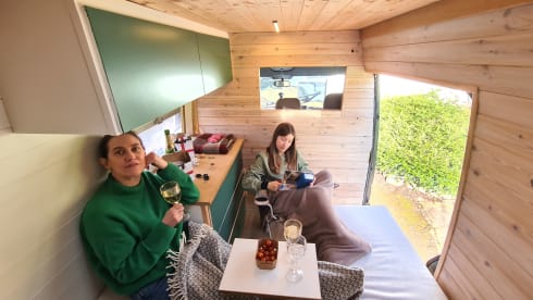 't buske! – Practical multifunctional motorhome for 2 people