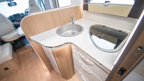 Mclouis  – Dora - 4 berth Luxury Family Motorhome (2025)