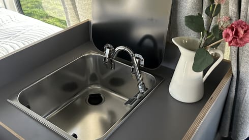 Bertus – Mercedes Sprinter 519CDI 3.0 V6 (191 hp) Automatic Bus Camper – B driving license –