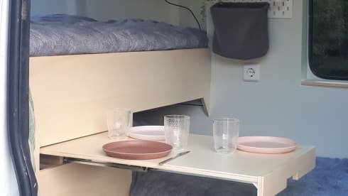 Atmospheric modern bus camper (3 pers)