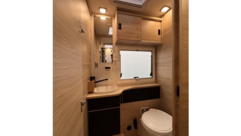 Chausson spacieuse avec boîte automatique, idéale pour les familles