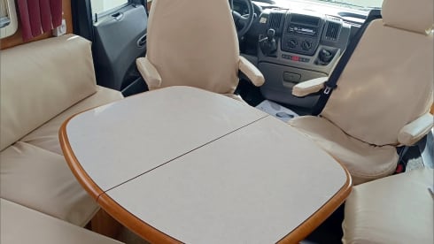 9083df – Camping Car Rapido Integral