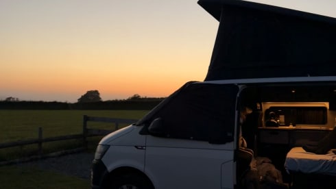 Explore One – ExploreCampers - 4 Berth VW T6 Campervan – Off-Grid Ready with Projector
