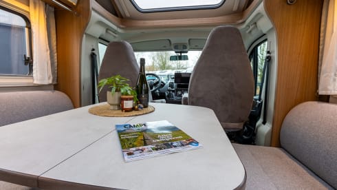 Carado T459 Automaat – Experience the freedom! Very spacious luxury - Queen bed - separate shower