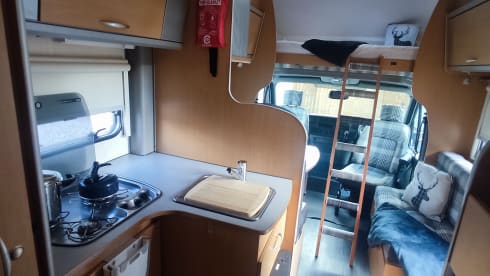 Fantastic, Family Sized Motorhome for Rent - 4 (6) berth