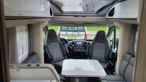 Compact DL – Very spacious camper with air conditioning in the living area and complete inventory