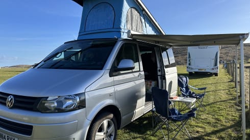 Iona – LWB 4 Berth VW Transporter with 'king size' bed & pop top
