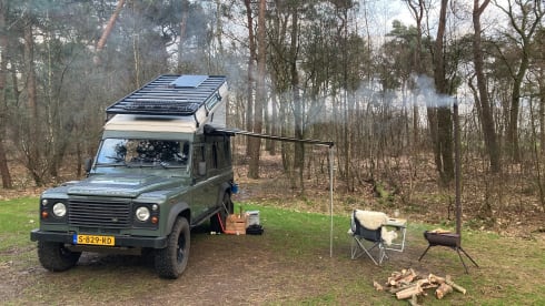2p Land Rover Defender camper with lifting roof